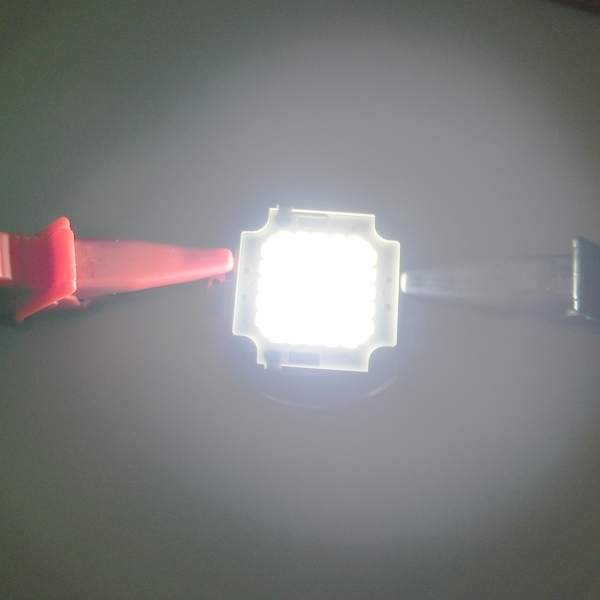 20 Watt HighPower LED Chip WEIß 1800lm 30-35V 700mA Hochleistungs ...